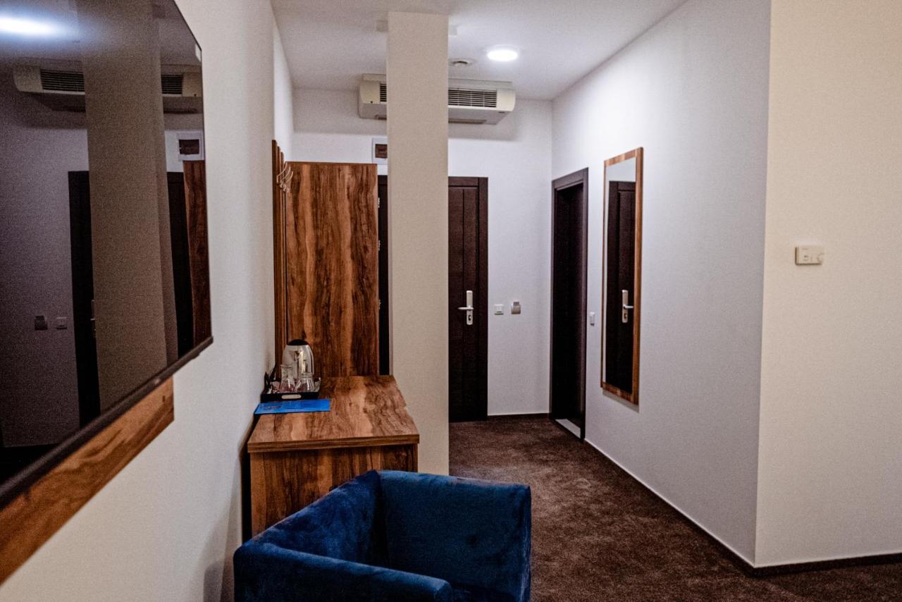 Raay Hotel Brăila Buitenkant foto